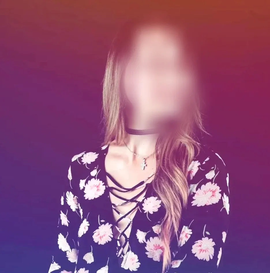 Cecilie, 24