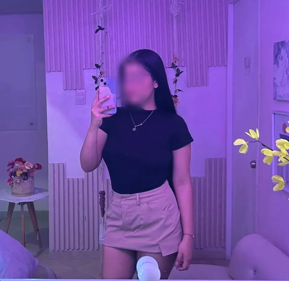 Clara, 23