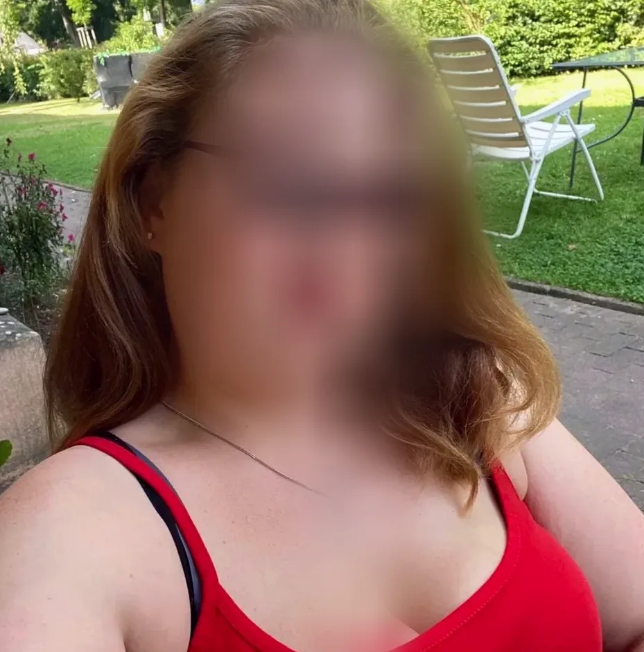 Esther, 29