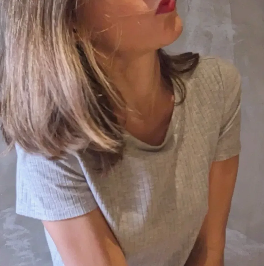 Isabella, 33
