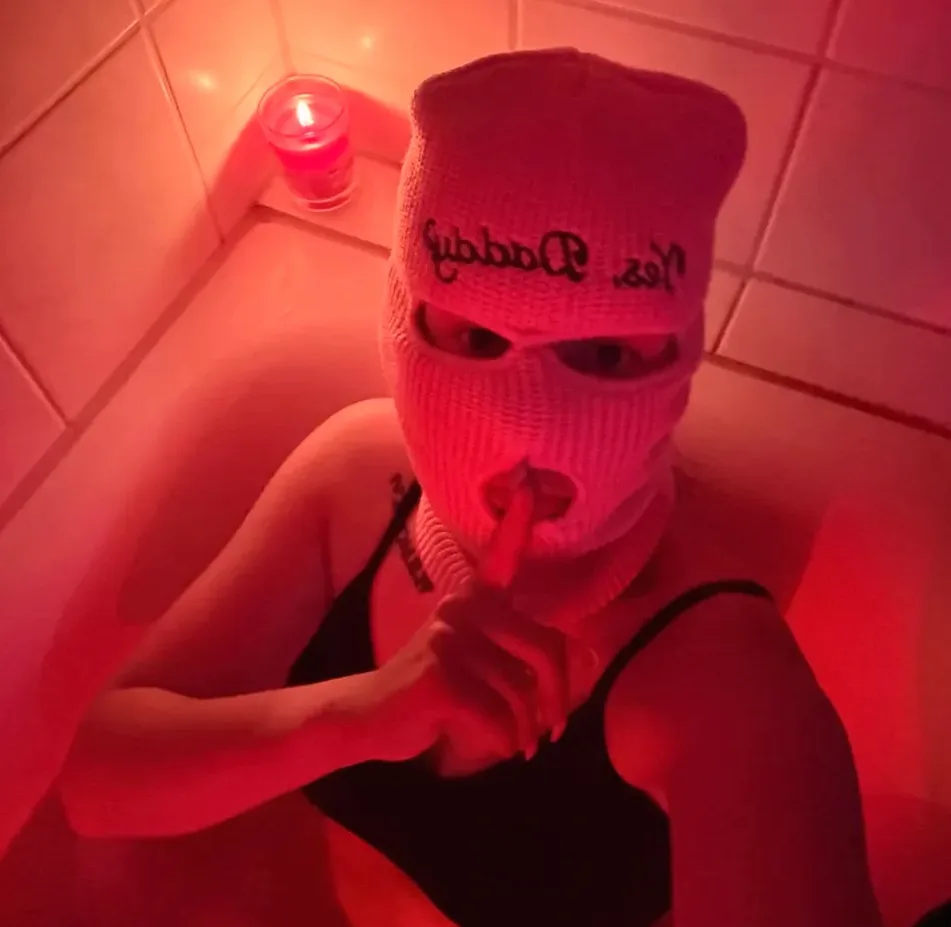 Katrine, 27
